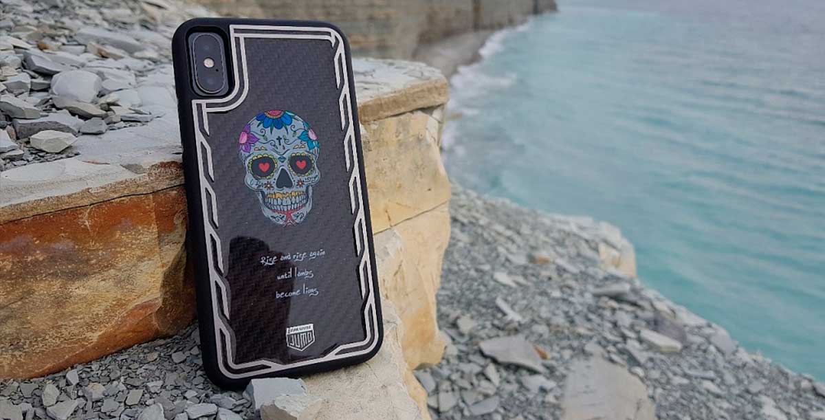 Описание чехла Jumo Case для iPhone X, карбон, стальная рамка, принт "Череп"