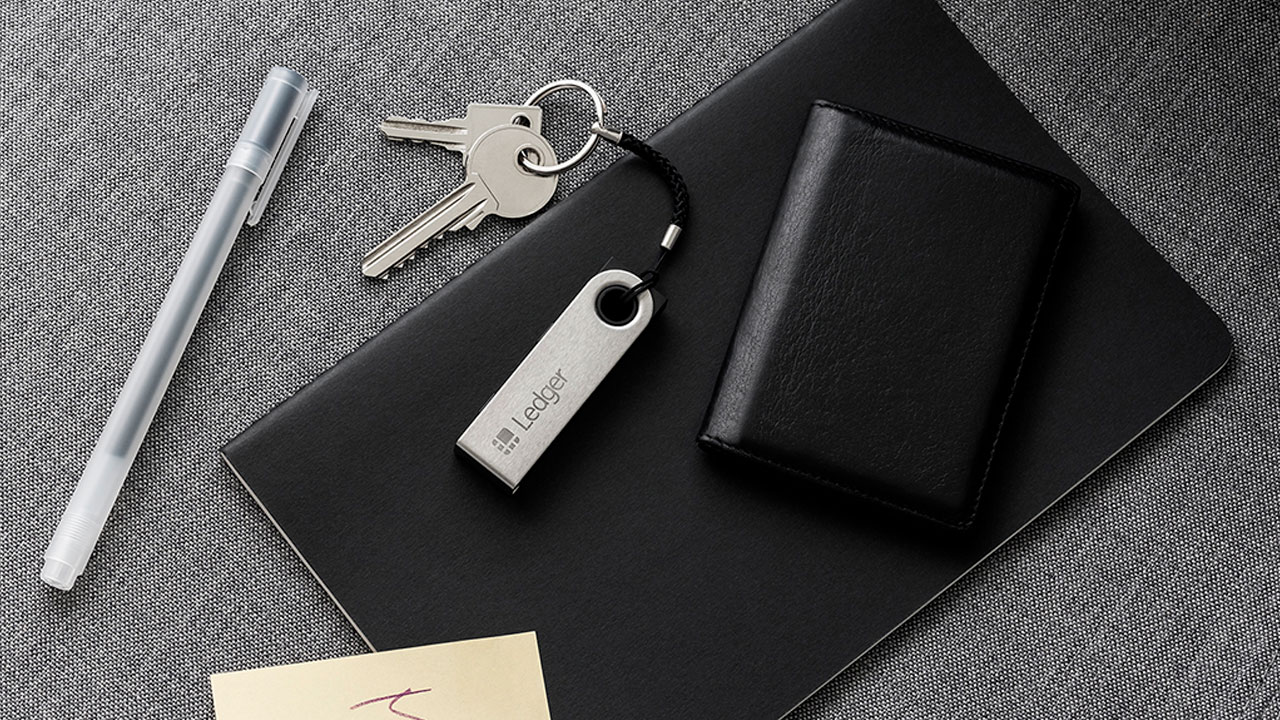 Криптовалютнеый кошелек Ledger Nano S - фото