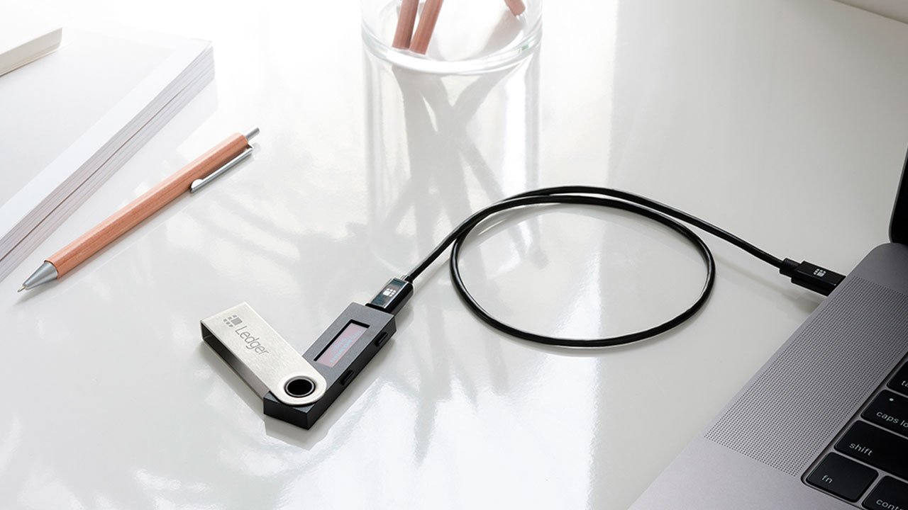 Ledger Nano S кошелек для криптовалют фото.