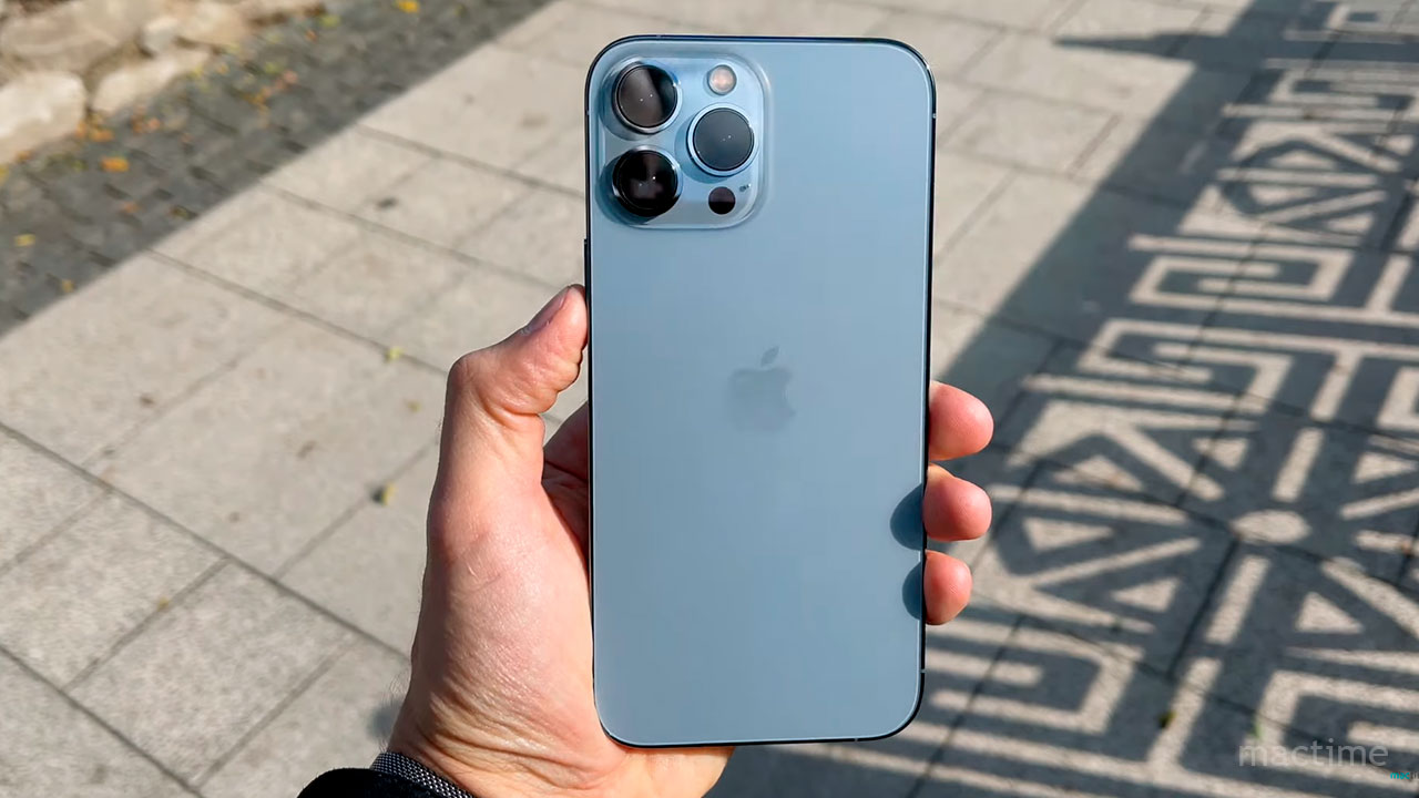 iPhone 13 Pro Max в небесно-голубом цвете