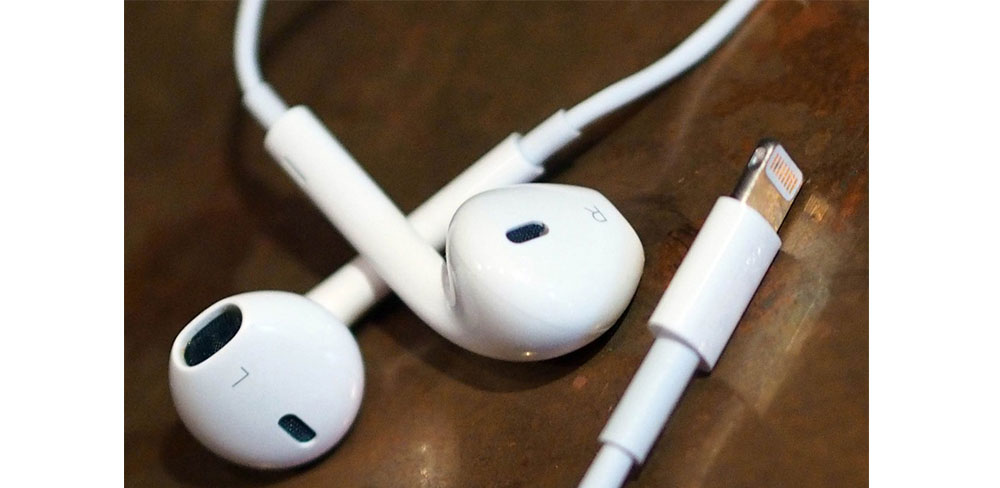 Наушники Apple EarPods с разъемом Lightning-описание
