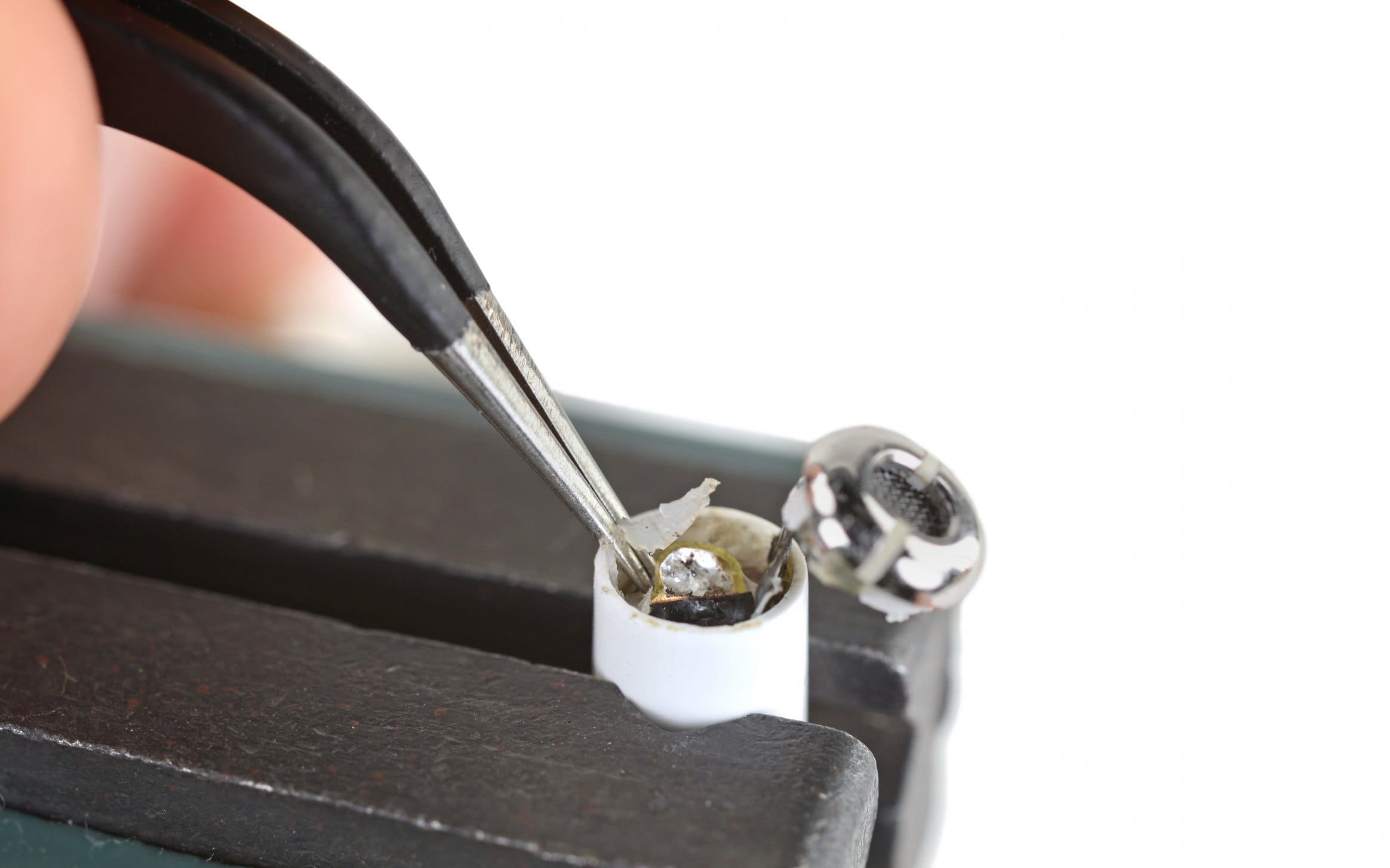 Разборка AirPods 2 для замены аккумулятора