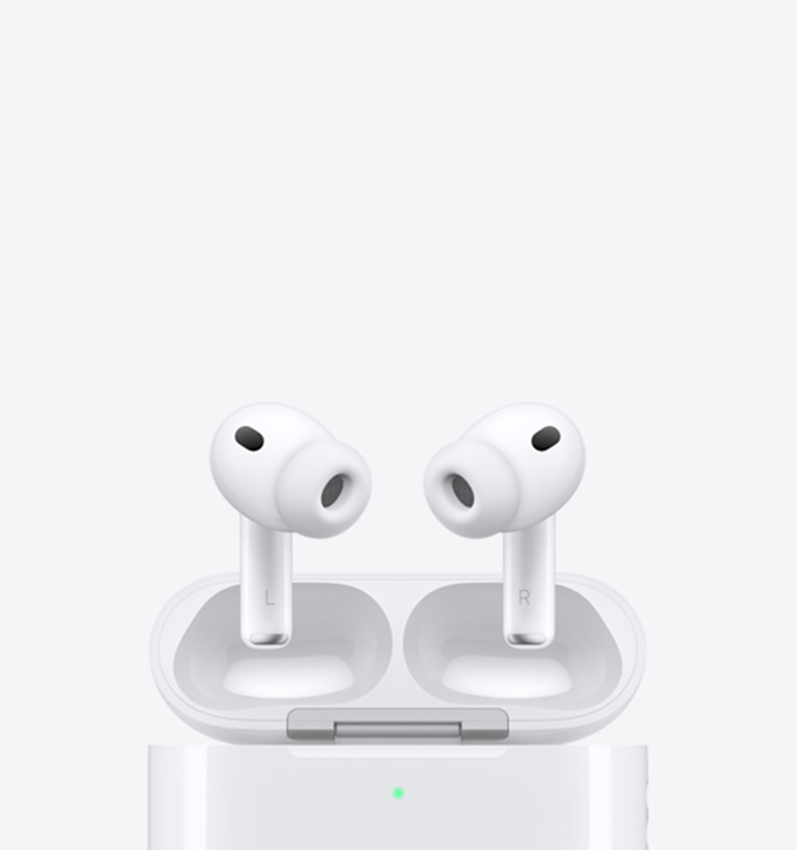 Зарядный футляр с парящими над ним AirPods Pro 3