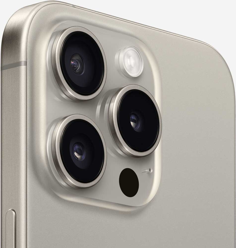 Вид на камеры iPhone 15 Pro Титаниум