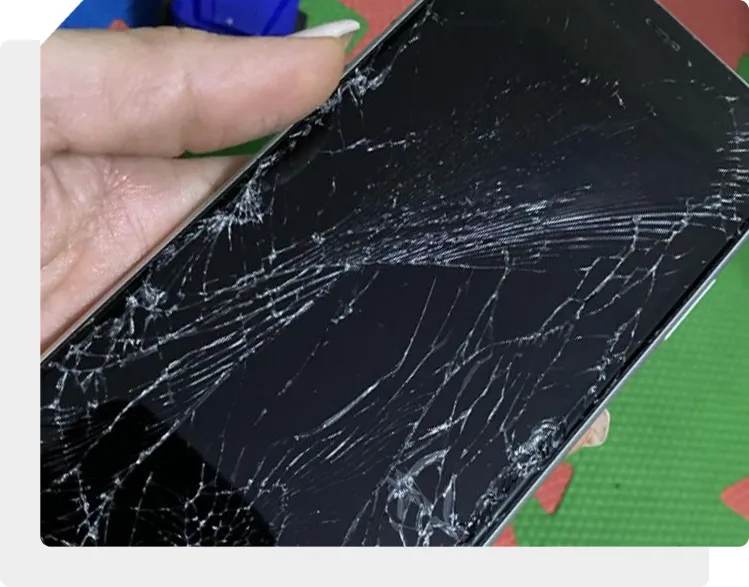 Разбилось стекло iPhone 12 mini