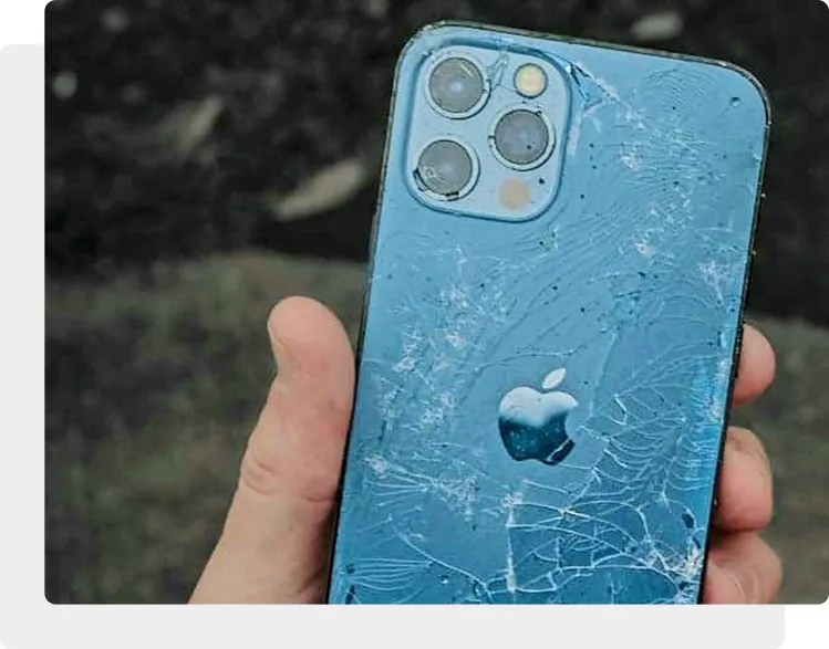 Полностью разбита задняя крышка iPhone 12 Pro