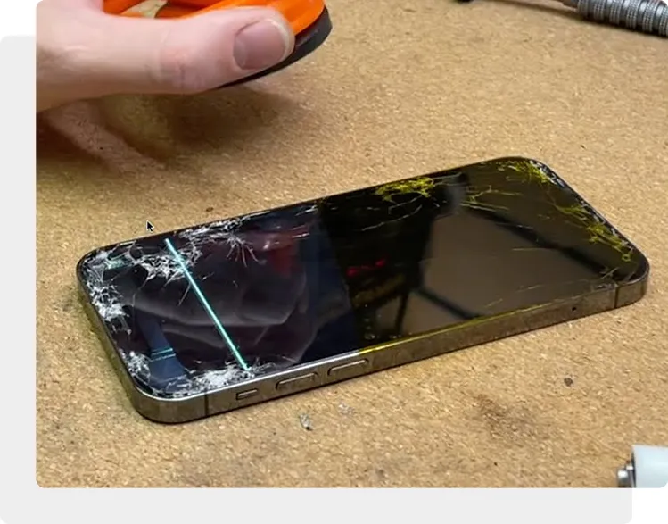 Разбилось стекло iPhone 12 Pro