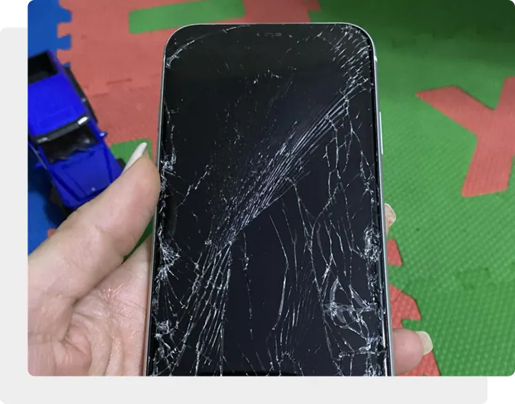 Разбилось стекло iPhone 12