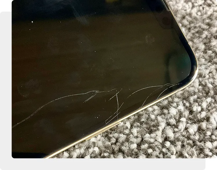 Поцарапалось стекло iPhone 13 Pro