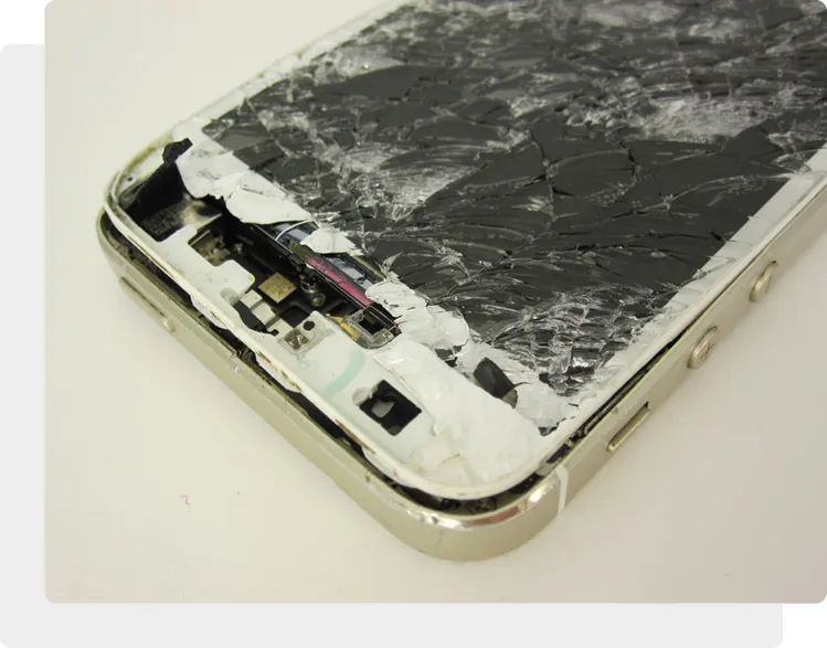 На корпусе iPhone 5S сильные повреждения