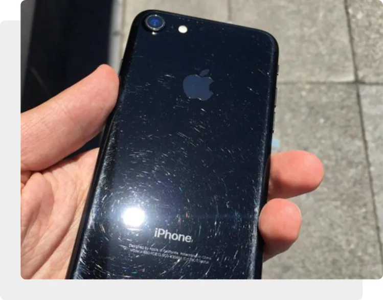 На iPhone 7 есть слабые повреждения корпуса