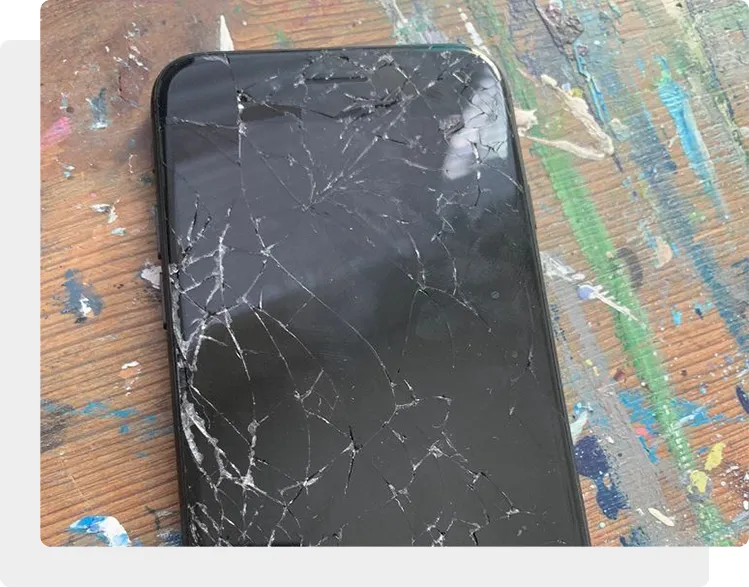 На iPhone 7 разбилось стекло