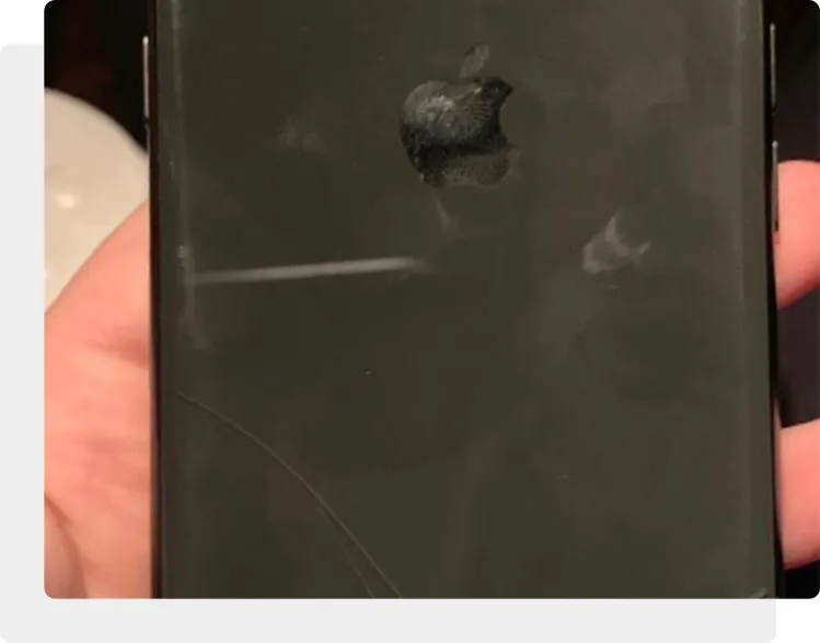 У iPhone 7 сильные повреждения корпуса