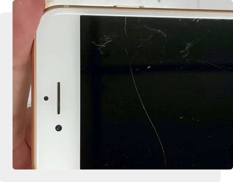 На iPhone 8 поцарапался экран