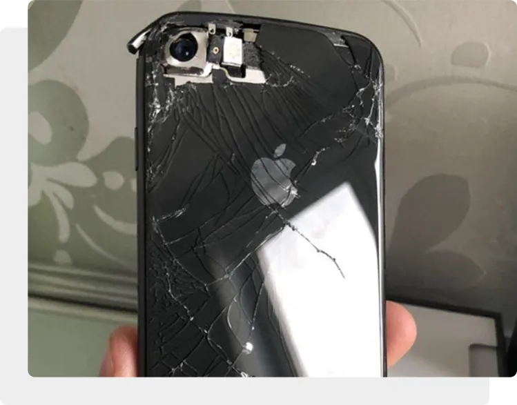 iPhone 8 полностью разбит