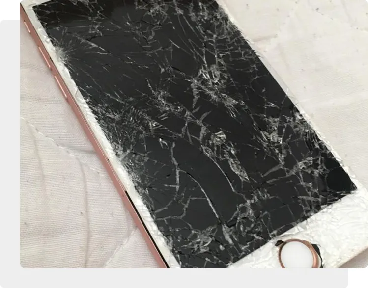 На iPhone 8 разбилось стекло