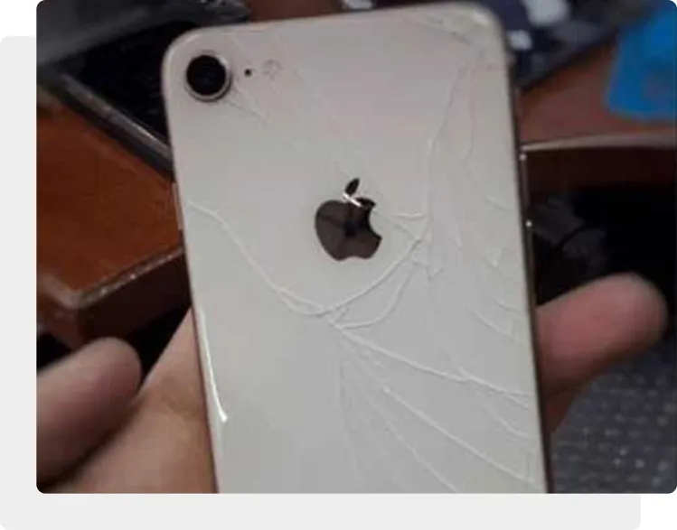 На iPhone 8 треснула задняя крышка