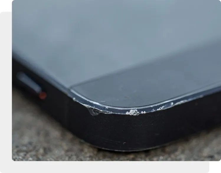 Слабые повреждение корпуса iPhone SE