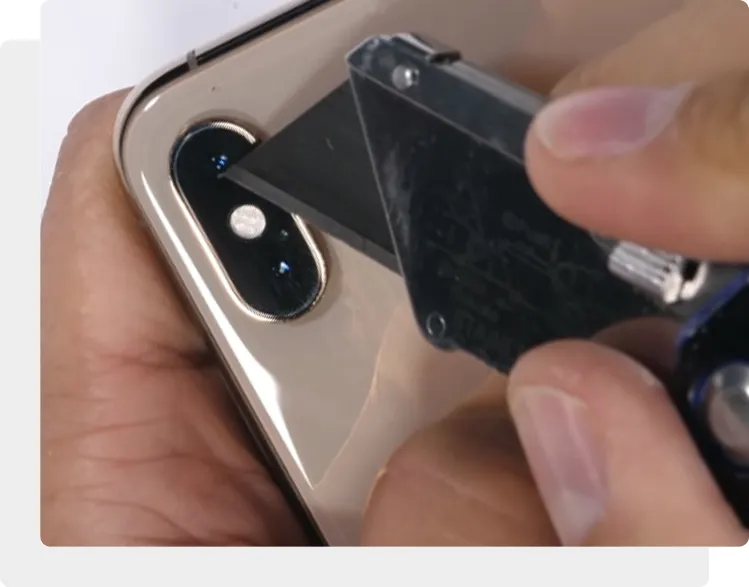 Поцарапана задняя крышка iPhone XS Max
