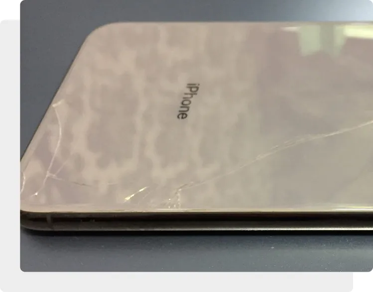 На iPhone XS треснула задняя крышка