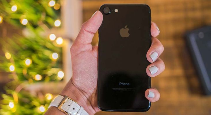 iPhone 7 в цвете Jet Black