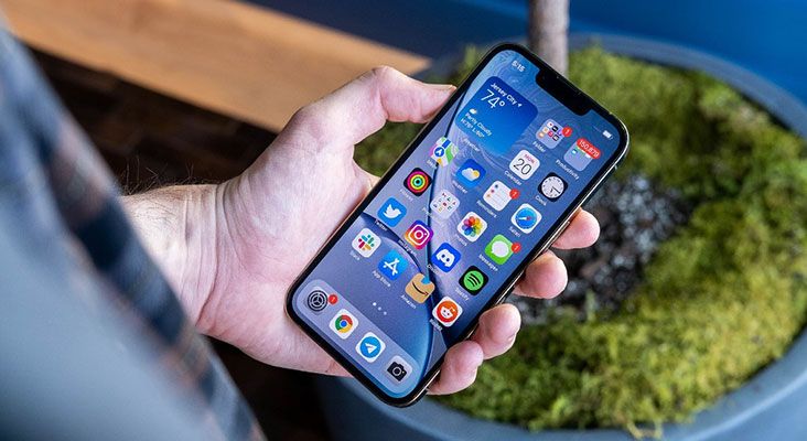 Новый экран iPhone: сравнение яркости дисплеев iPhone 12 Pro Max и 13 Pro Max