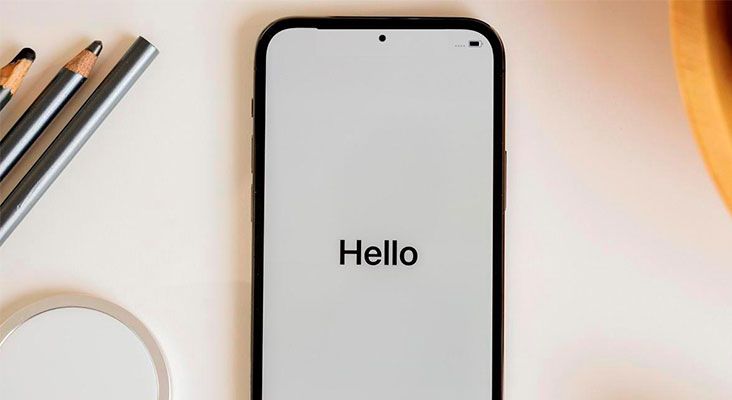 iPhone 14: будет ли "челка" на экране? Фото и рендеры с челкой и без